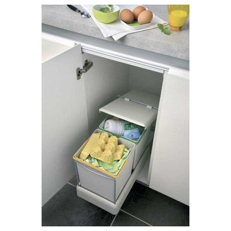 Poubelle coulissante 21L dans le meuble bas Poubelle coulissante 21L dans le meuble bas