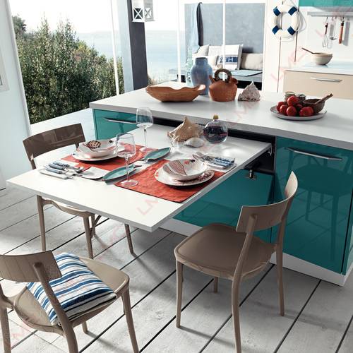 Table, ferrure encastrable coulissante